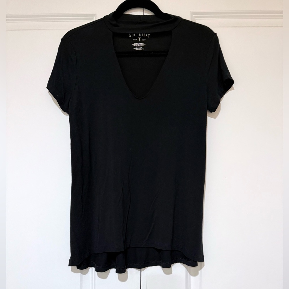 American Eagle Outfitters Black Short Sleeve V-Neck Tee